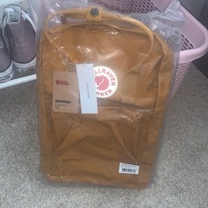 brand new FJALLRAVEN KANKEN backpack
